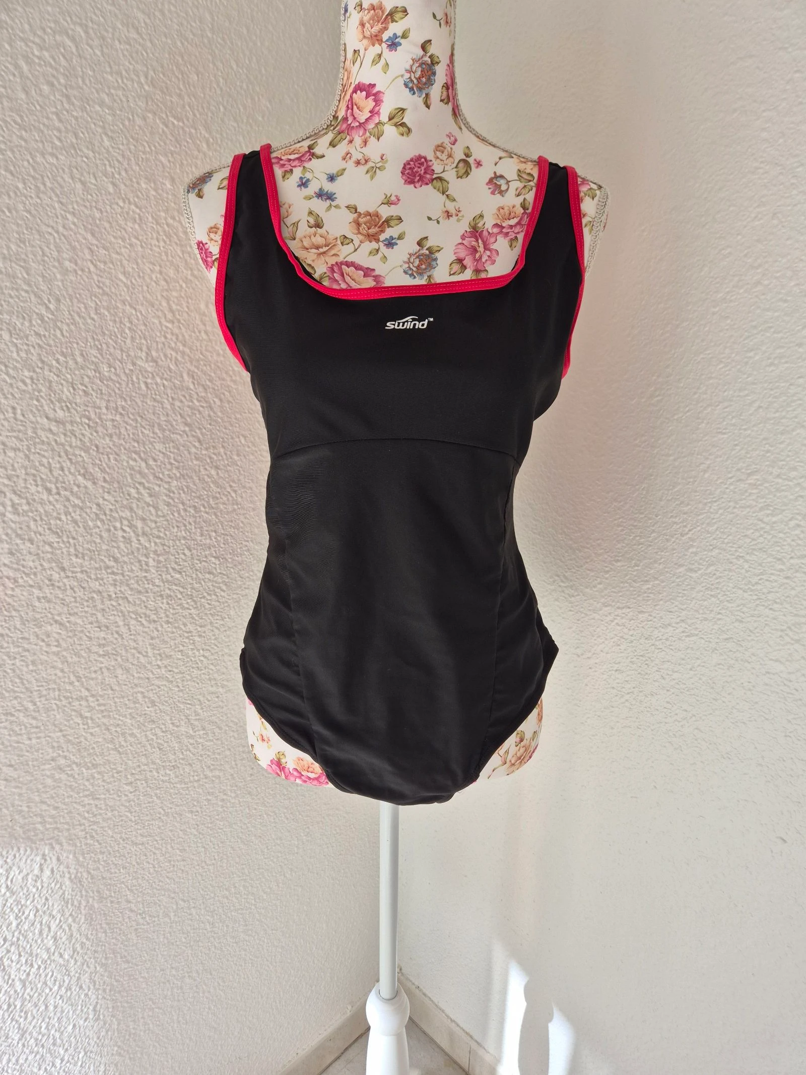 Maillot de bain une pièce Swind noir et rose dos ouvert XXL grande taille piscine natation